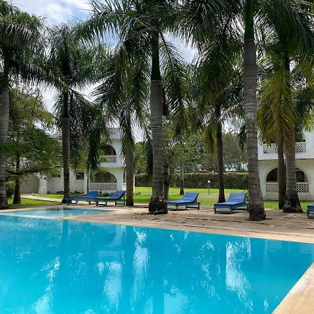 Royal Palms Apartment A4 モンバサ エクステリア 写真