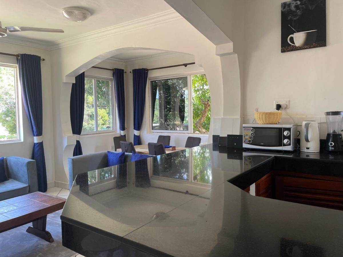 Royal Palms Apartment A4 モンバサ エクステリア 写真