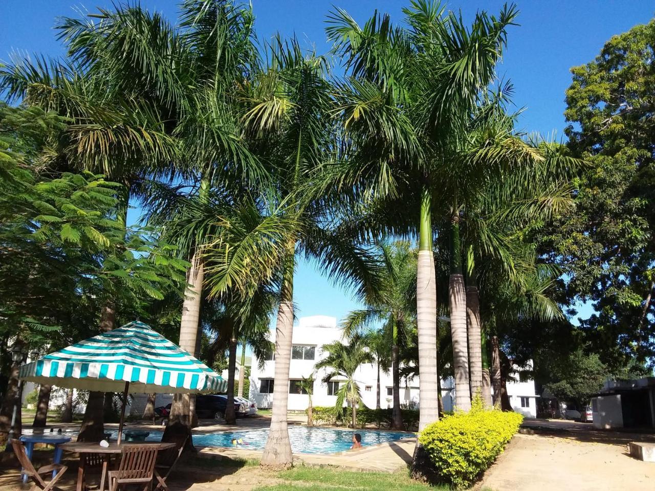 Royal Palms Apartment A4 モンバサ エクステリア 写真
